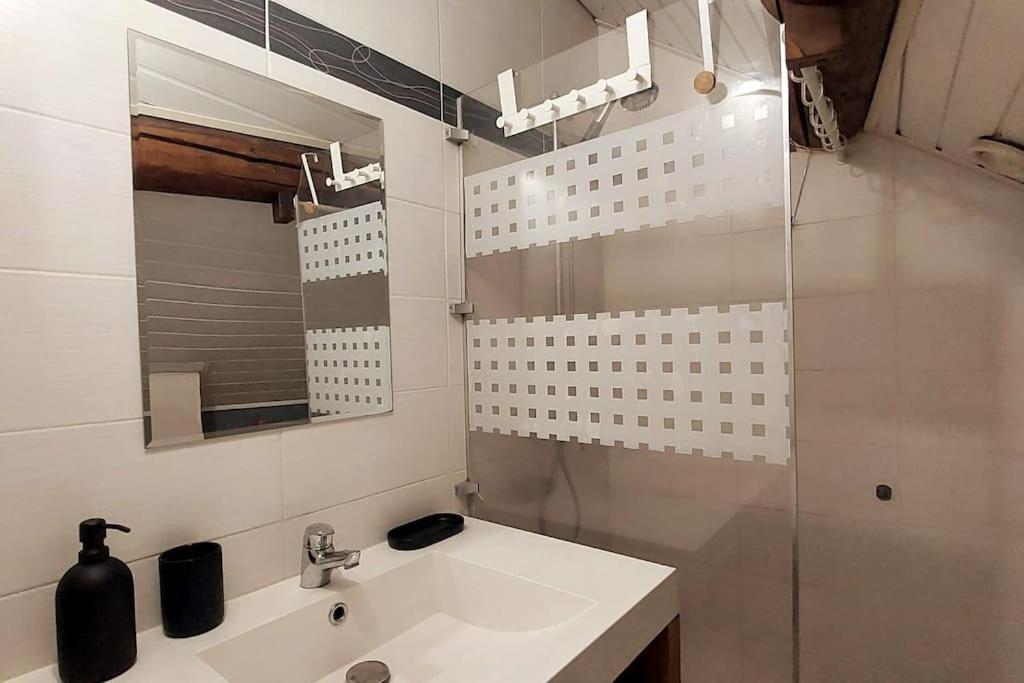 Chalet Charm In The Heart Of The Old Town Анси Экстерьер фото