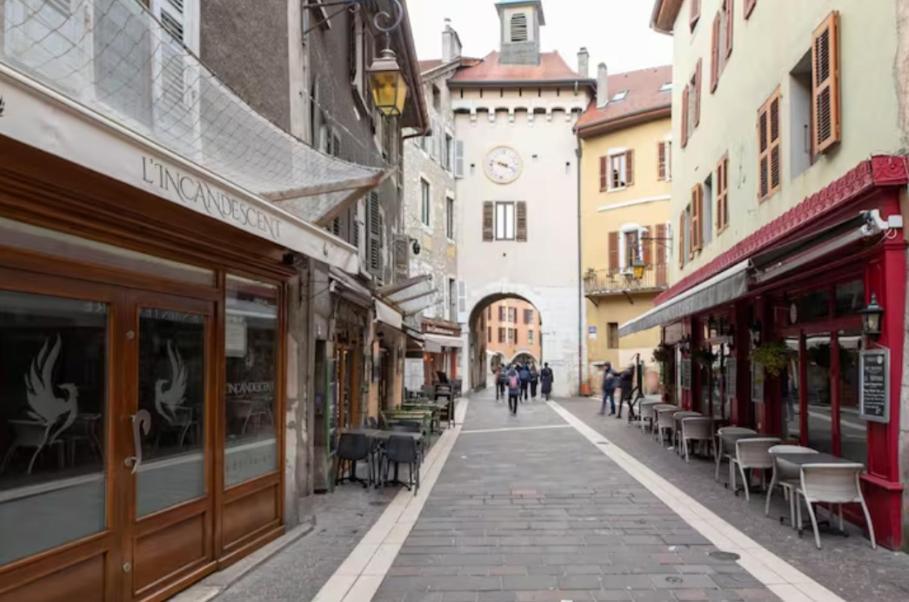 Chalet Charm In The Heart Of The Old Town Анси Экстерьер фото